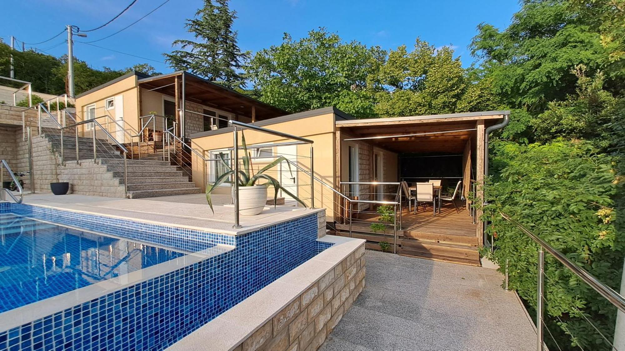 Boora Glamp Experience & Heated Infinity Pool Senj (Lika-Senj)