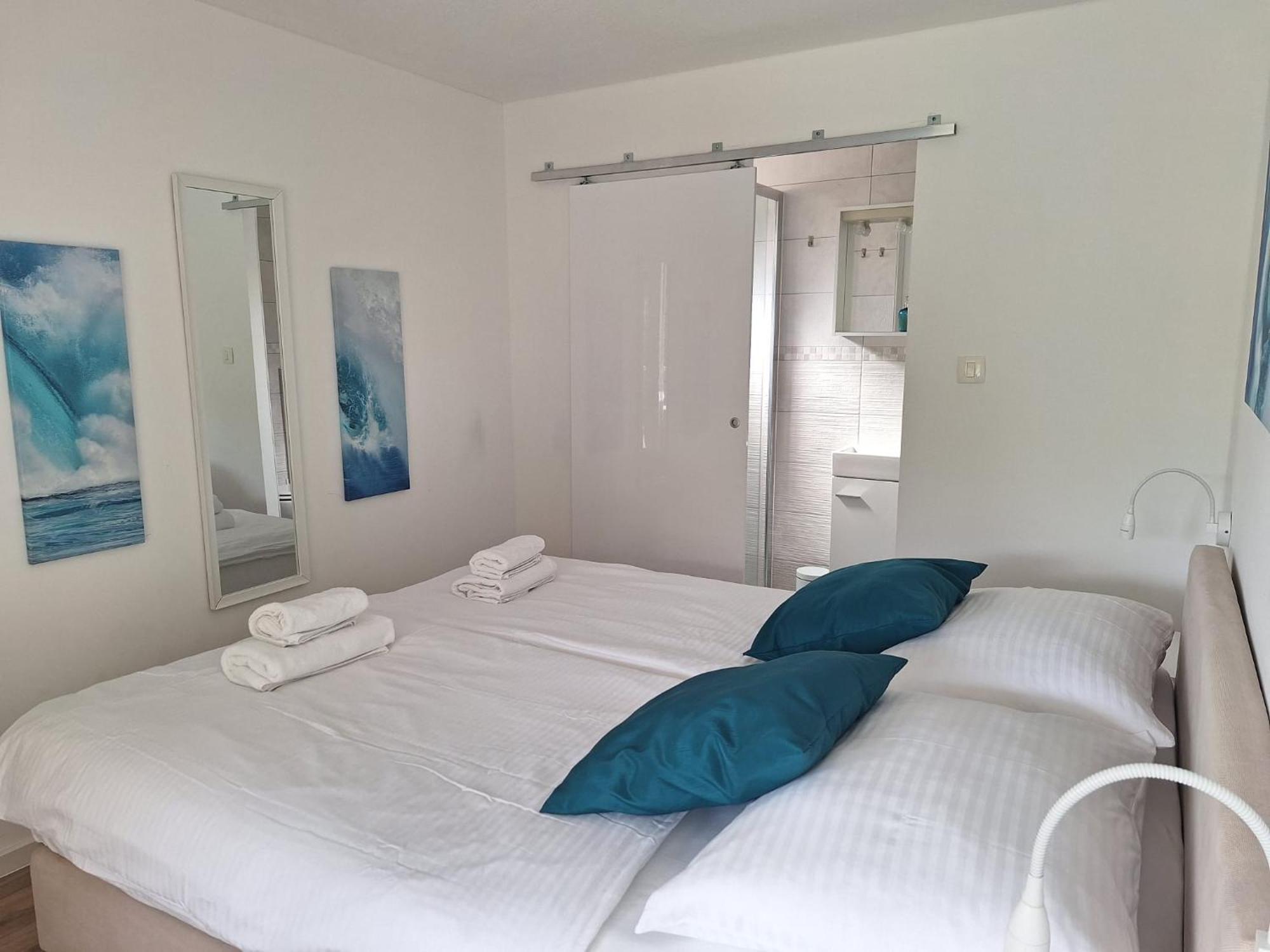 Boora Glamp Experience & Heated Infinity Pool Senj (Lika-Senj)