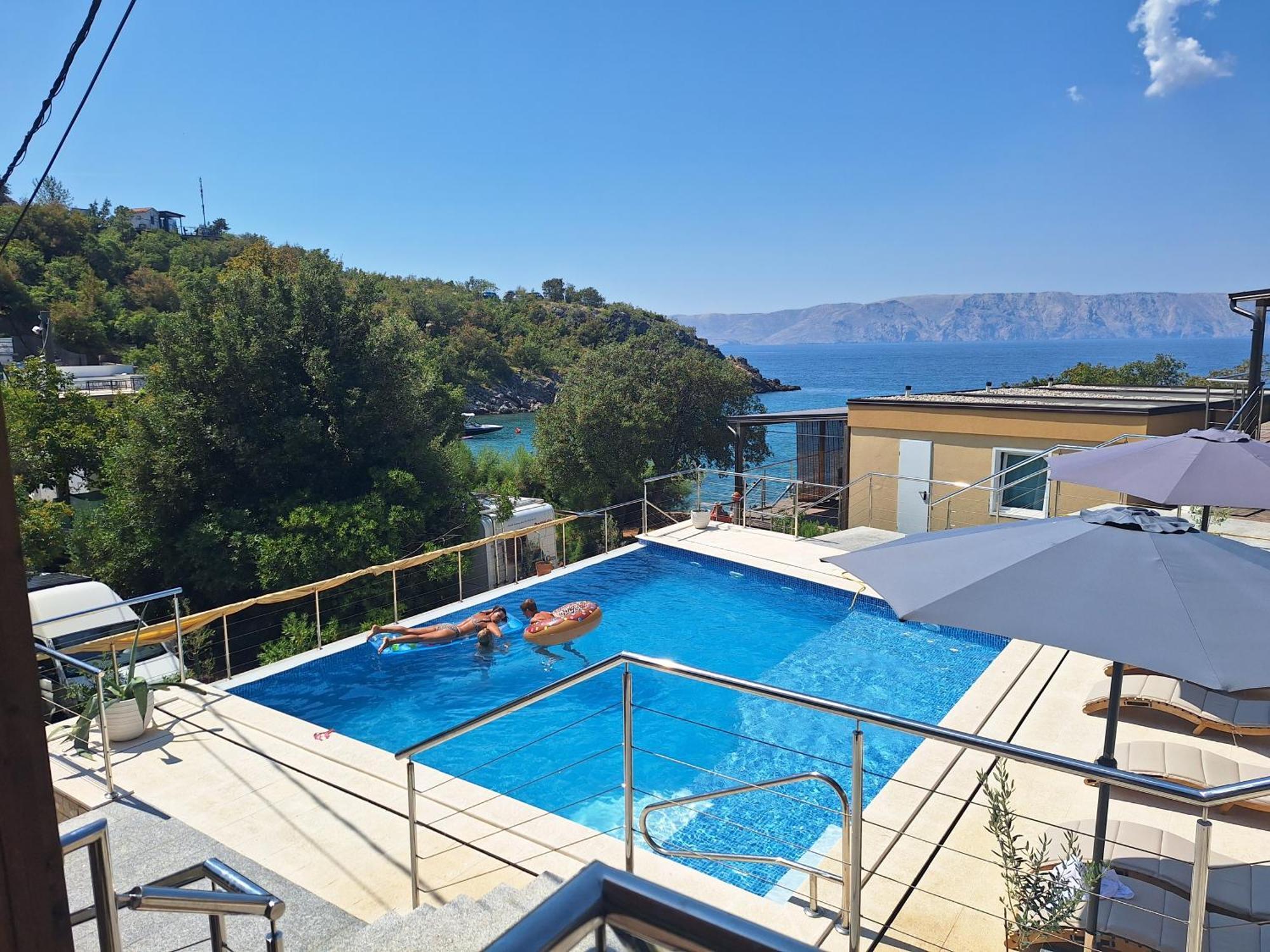 Boora Glamp Experience & Heated Infinity Pool Senj (Lika-Senj)